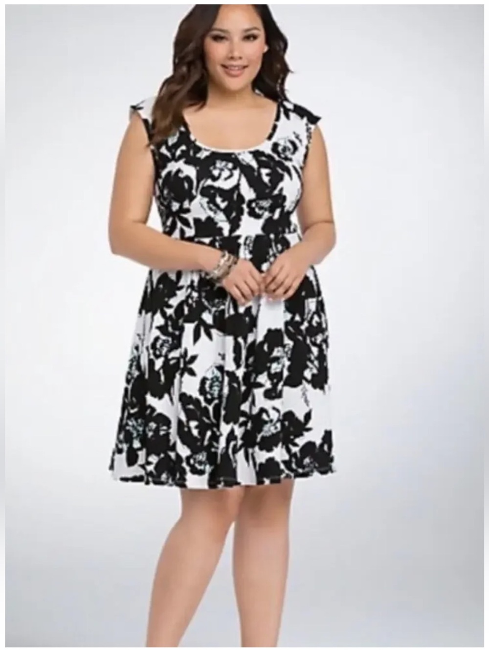 Torrid Keyhole Back White Floral Textured Cap Sleeve Skater Dress Size 2